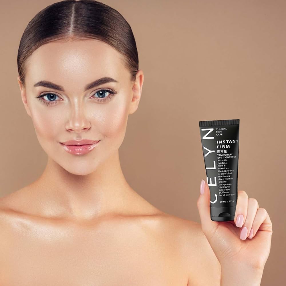 Crème Celyn tenue en main, soin du contour des yeux